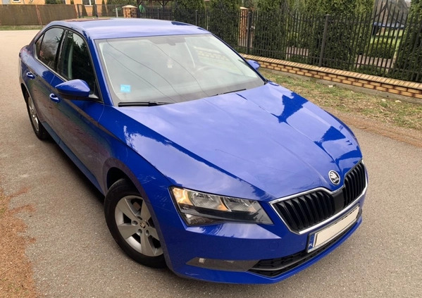 Skoda Superb cena 69900 przebieg: 137000, rok produkcji 2018 z Człopa małe 742
